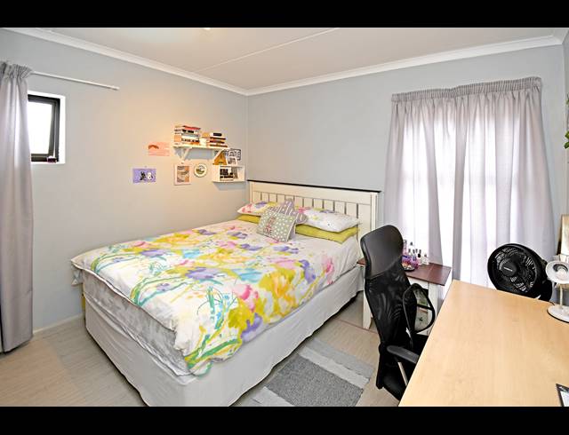 3 BEDROOM APARTMENT FOR SALE IN SUNNINGHILL